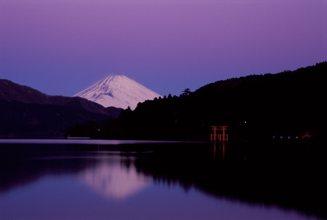 芦ノ湖と富士山（鳥居）５